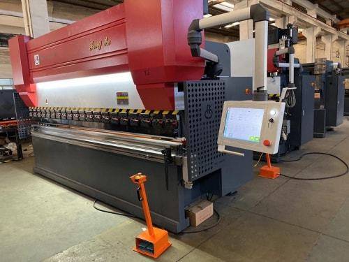 折彎機先行者：豐科機械數(shù)控折彎機助力鈑金加工，更高效更節(jié)能！? 